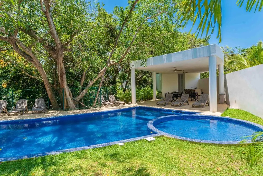 Entire House- 3BR with Private Roof Top Deck