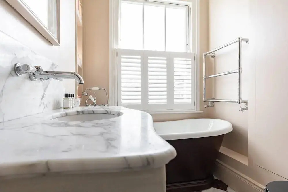 Warwick Gardens II by Onefinestay