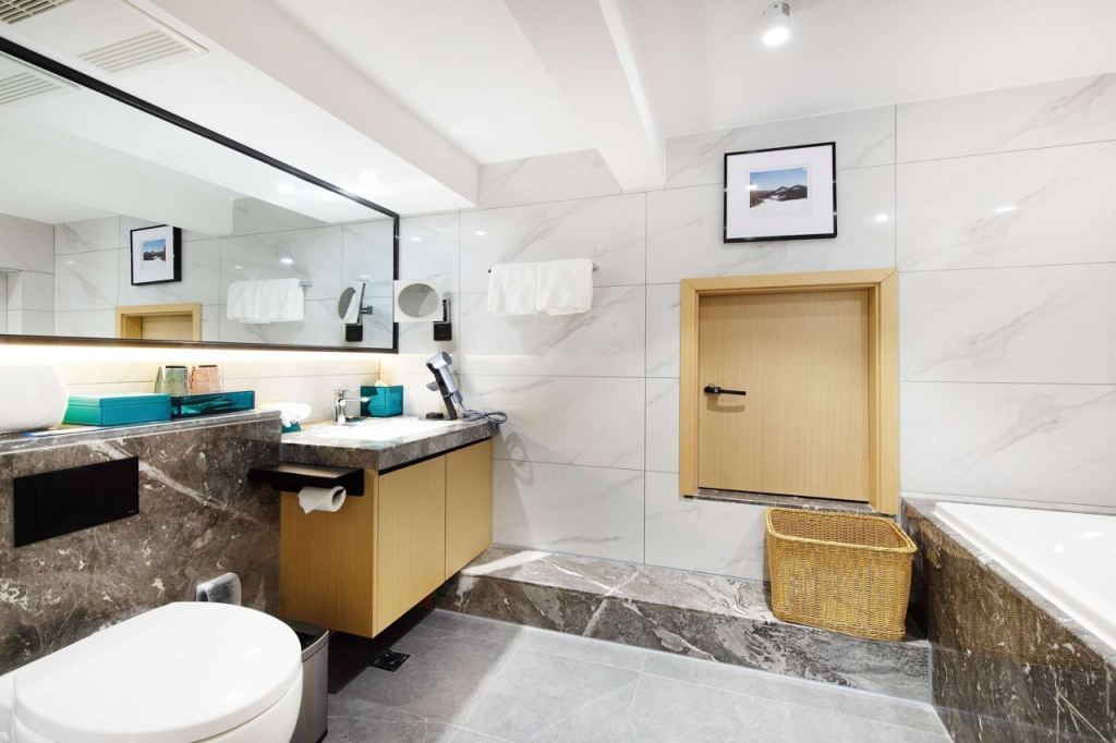 Novotel Living Yunnan Dianchi Times