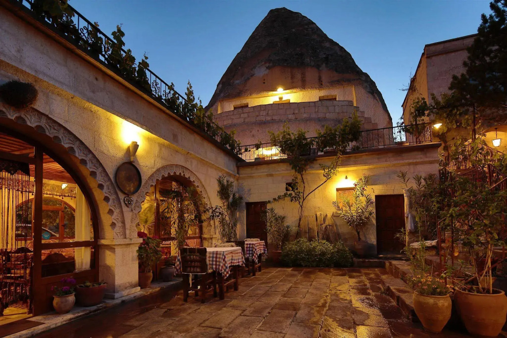 Cave Hotel Saksagan