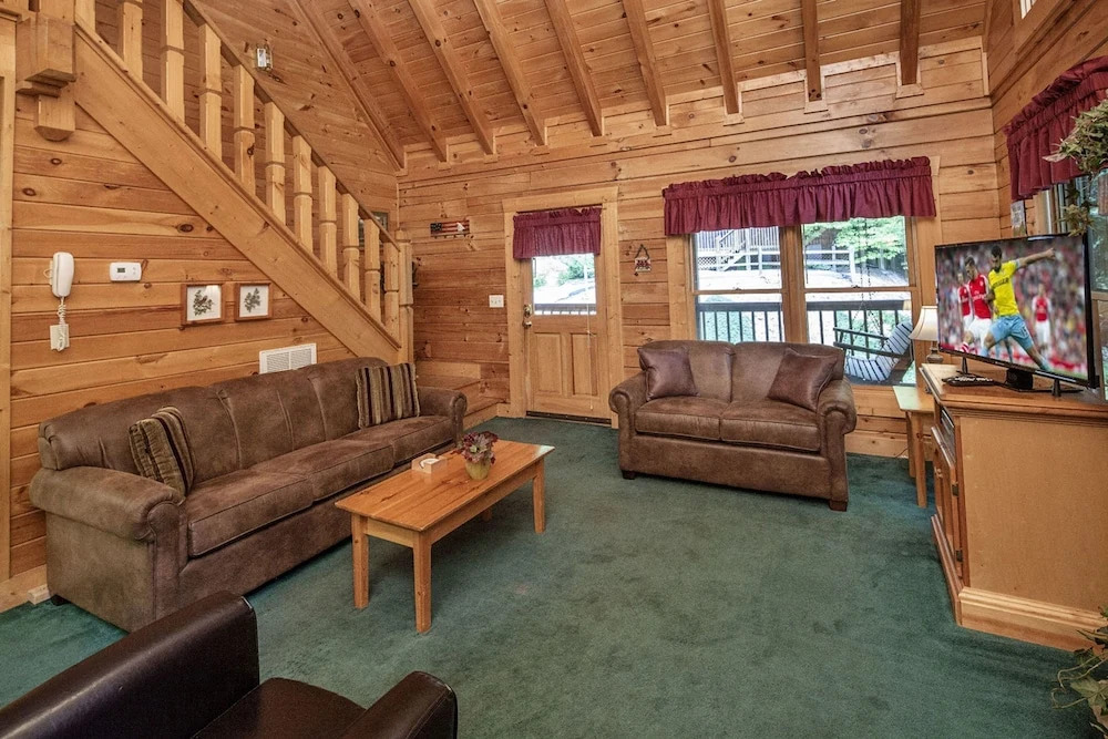 Red Bird Haven by Heritage Cabin Rentals