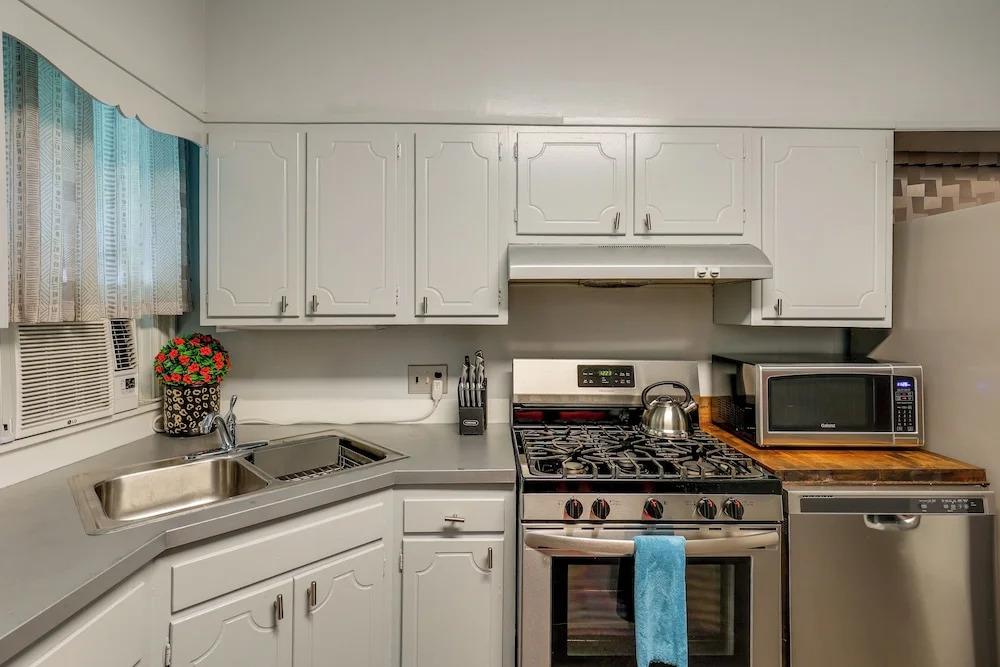 Historic Georgetown Townhome: Walkable Location!