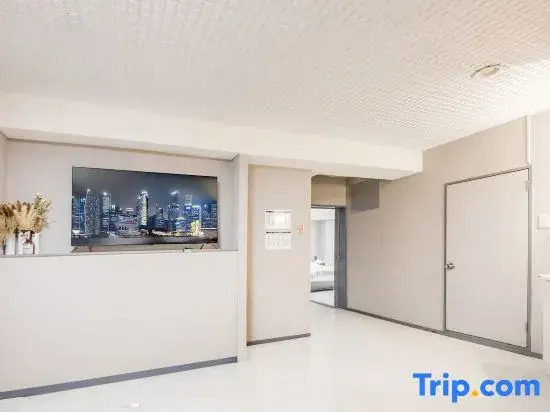Roppongi 3min Walk, Shinjuku 10min,Shibuya 15min, Tokyo Tower 58sqm for 6