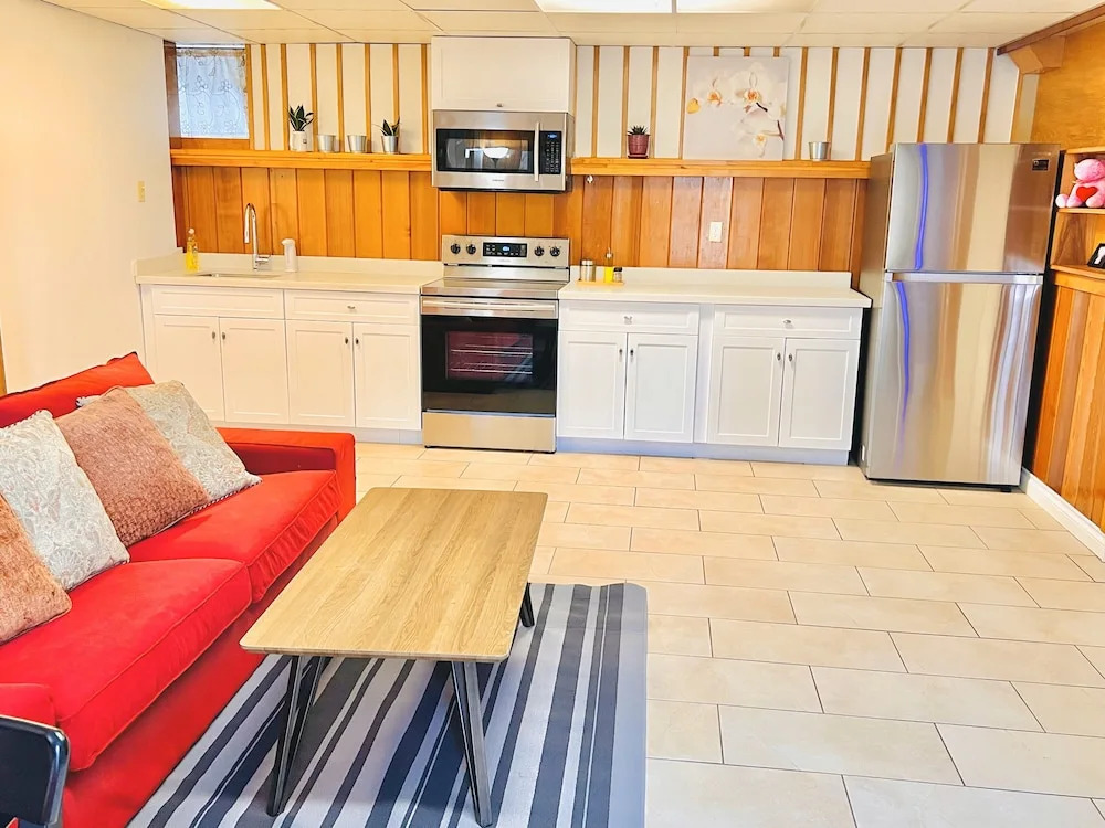 ART House Burnaby Two Bedrooms Suite