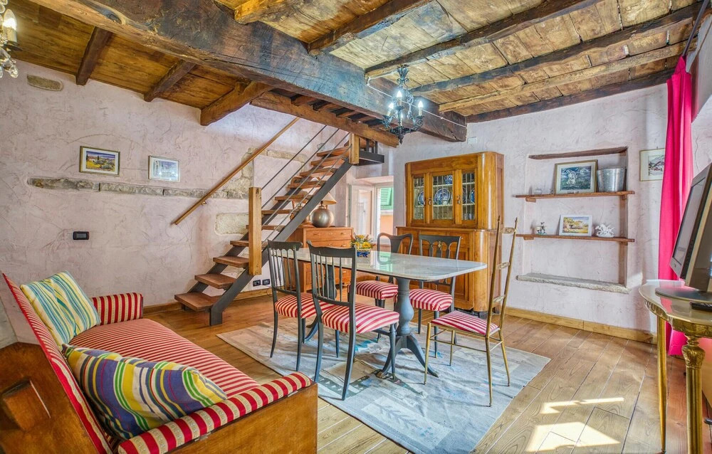 Amazing Home in Bedizzano With 2 Bedrooms and Wifi