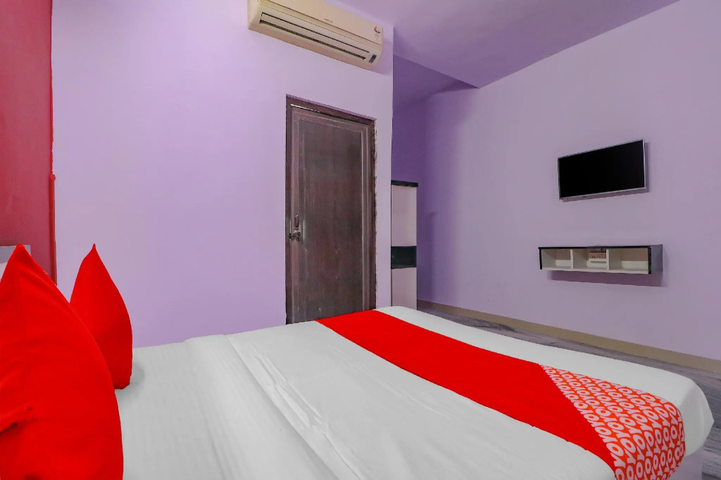 OYO 75632 Primrose Hotel's