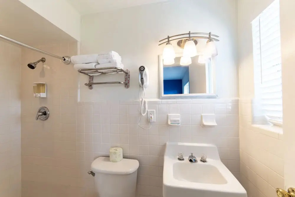 Captains Table Hotel by Everglades Adventures