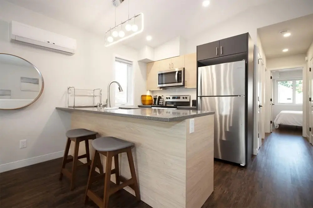 Gorgeous 2-bedrooms Duplex Upper Unit