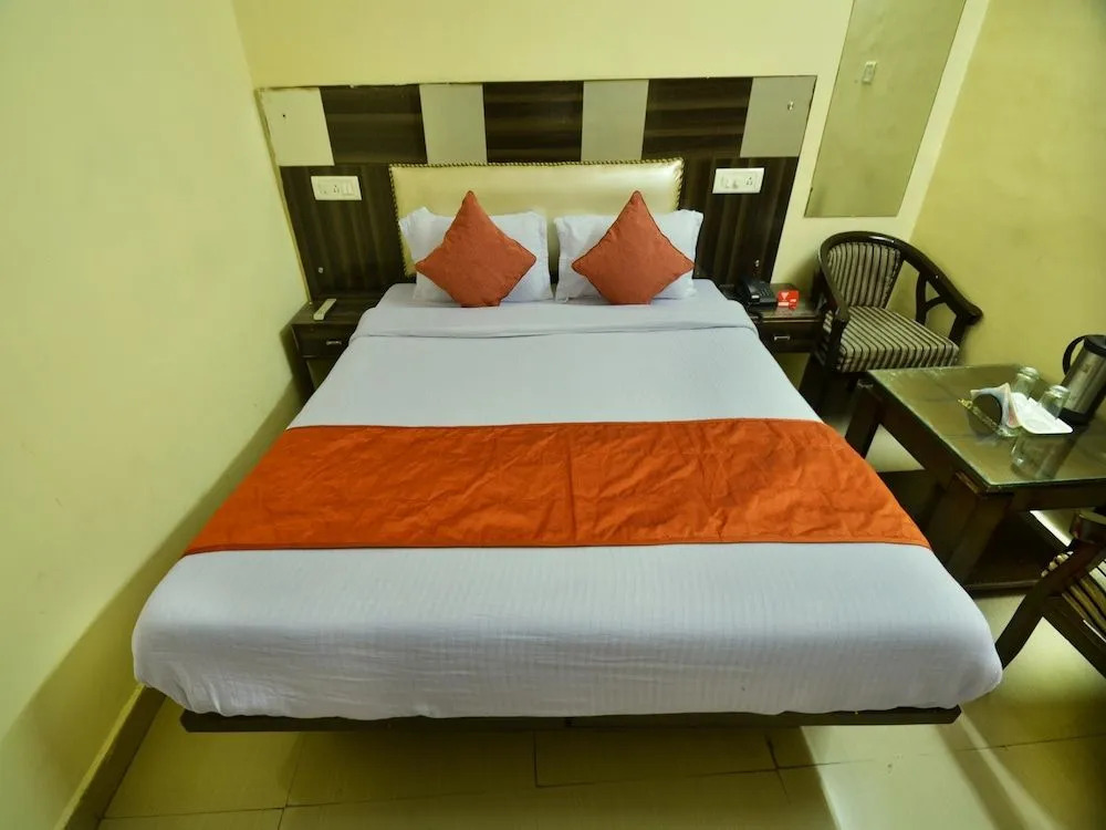 OYO 8073 Grand Residency