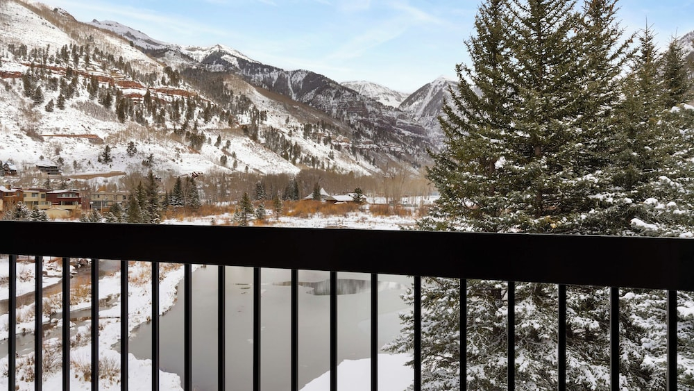 Riverside Condos B204 by Avantstay Condo Close To Downtown, Town Park & Ski Lift #8