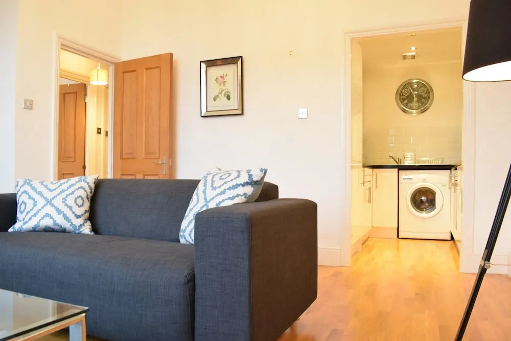 1 Bedroom Flat In Little Venice