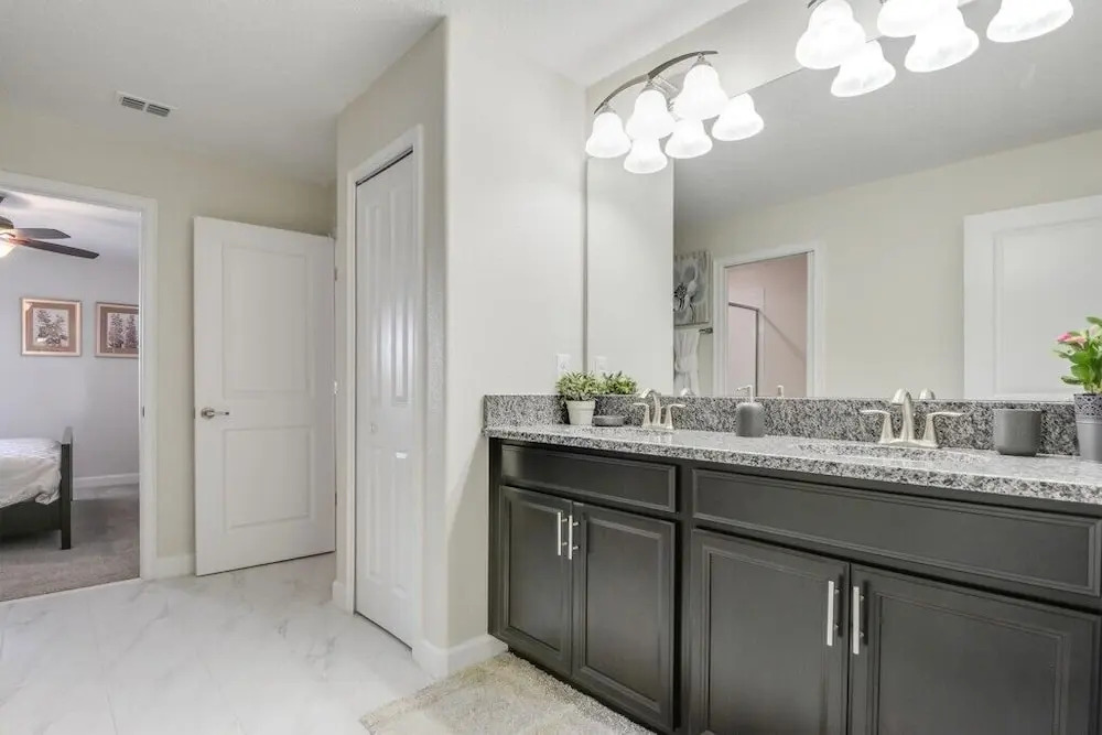 9153 Davenport - 8 Br Home