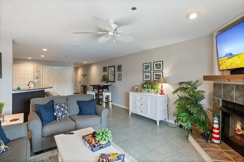 Lakeview Condo, Pools, Patio With Grill, Near PB2 Launch
