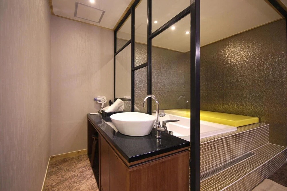 OHHO Hotel