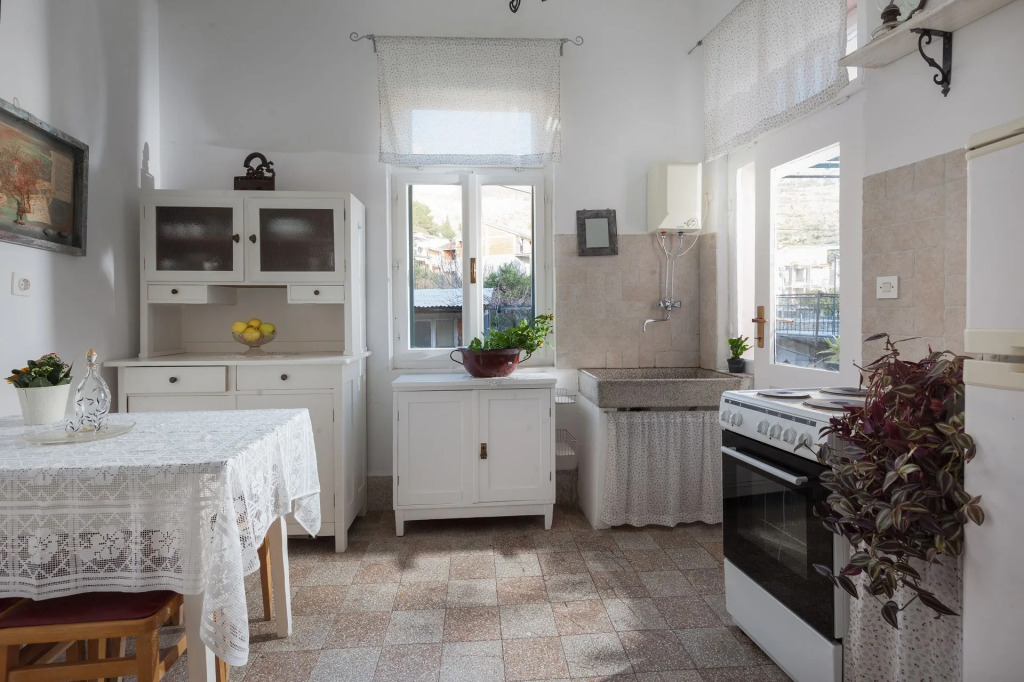 Holiday house Kuka - 100m from the sea : Podgora, Riviera Makarska