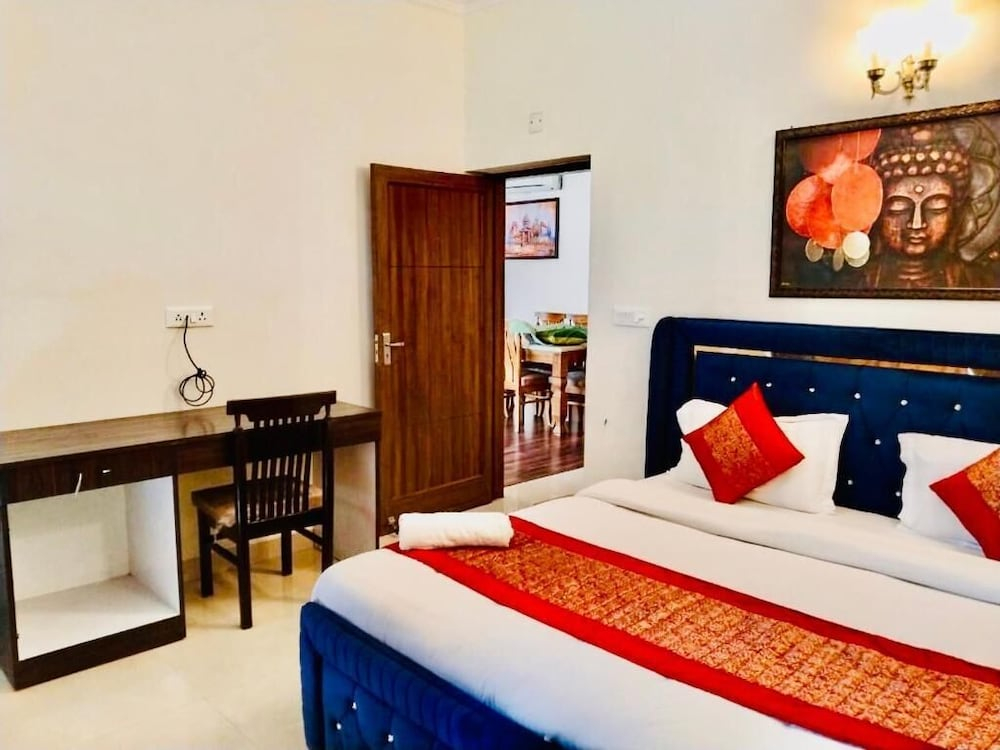 Fortune Home Service Apartment 2Bhk,E28 Saket 2A