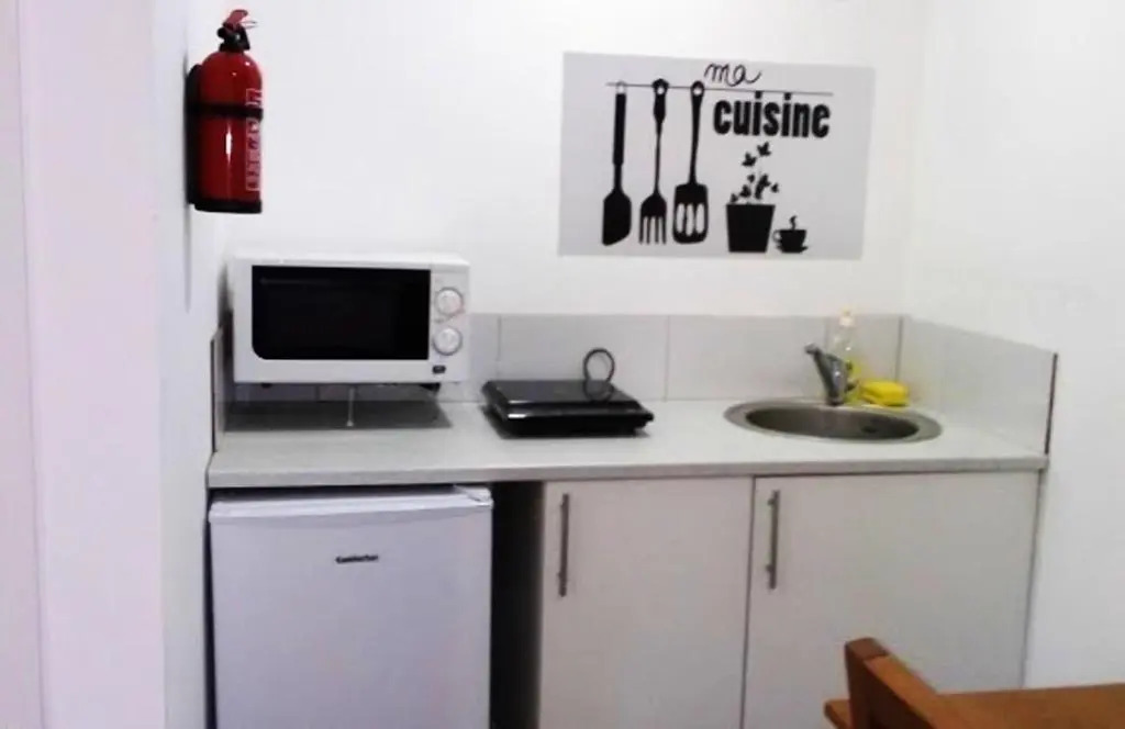 One bedroom bungalow with shared pool enclosed garden and wifi at Silves