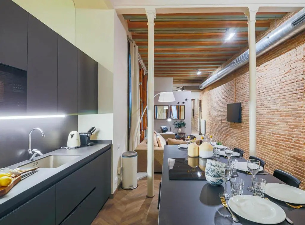 Avinyó- New Listing -Spacious Loft in the Gothic Quarter!