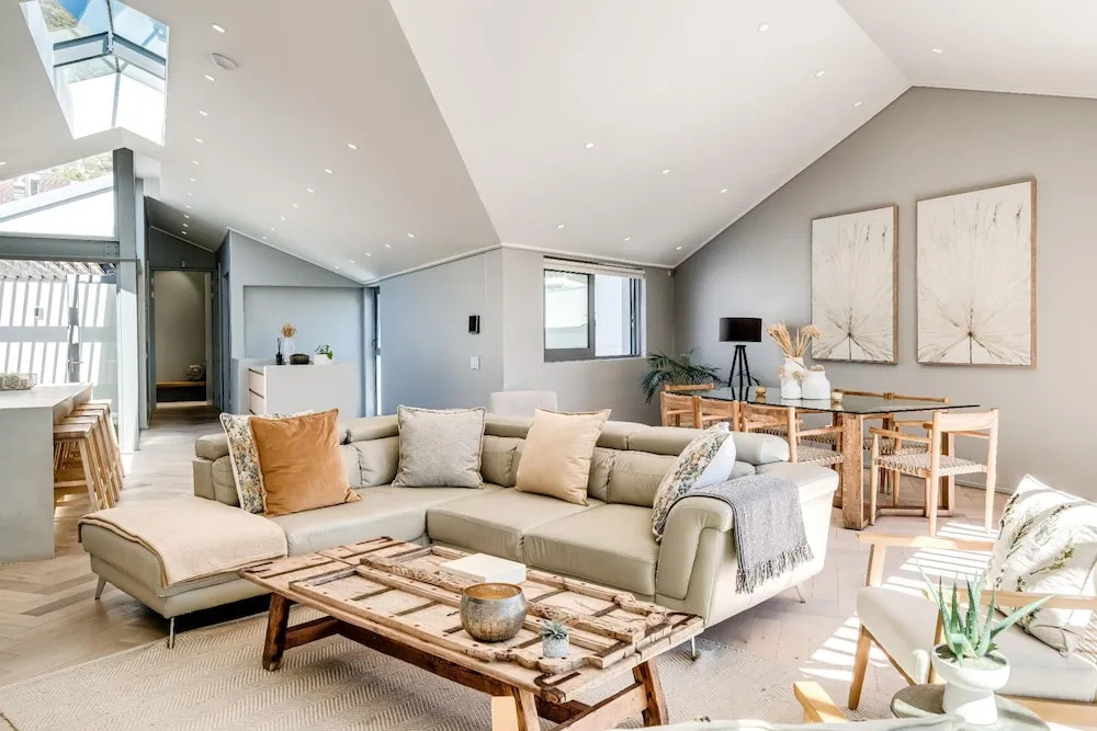 4 Bed Coastal Retreat W Pool Views Llandudno Sands
