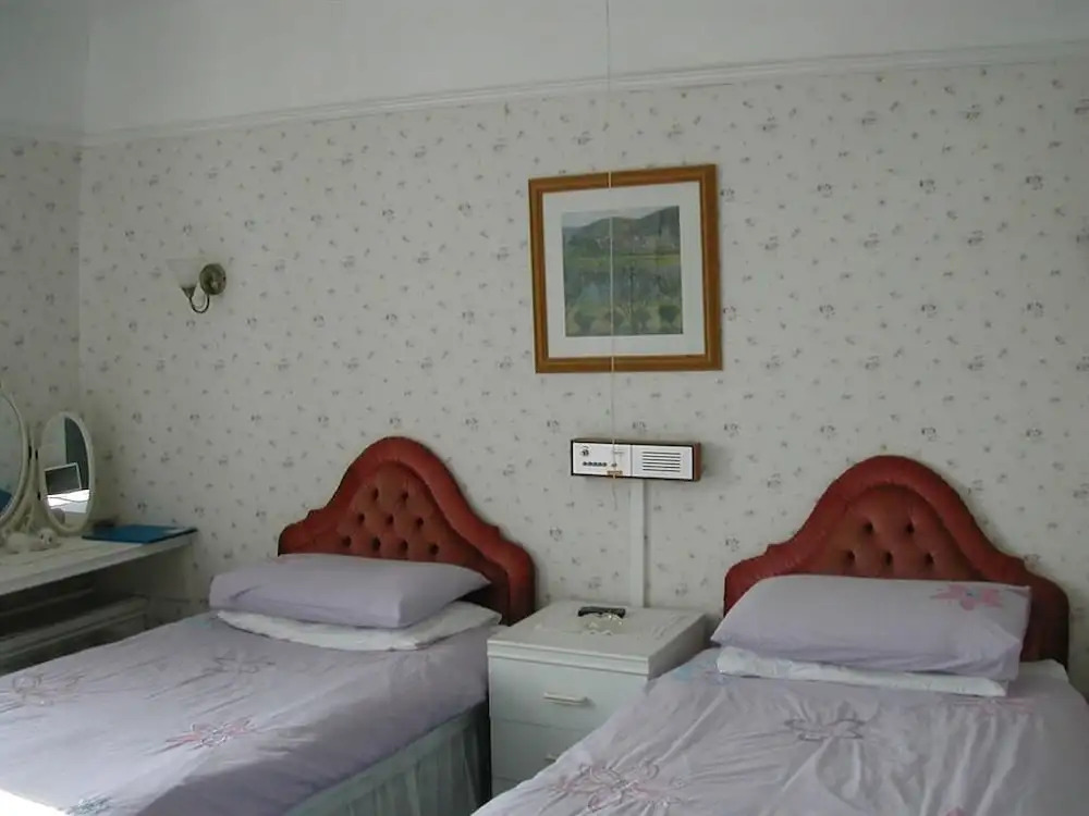 Neuadd Arms Hotel