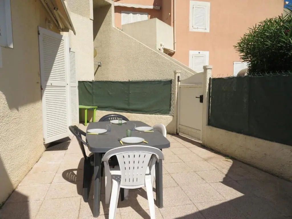 Appartement Sète, 2 pièces, 4 personnes - FR-1-338-336