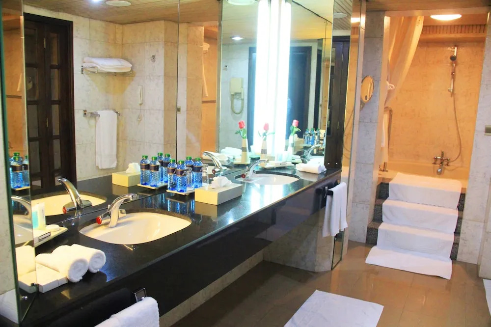 Ledger Plaza Hotel