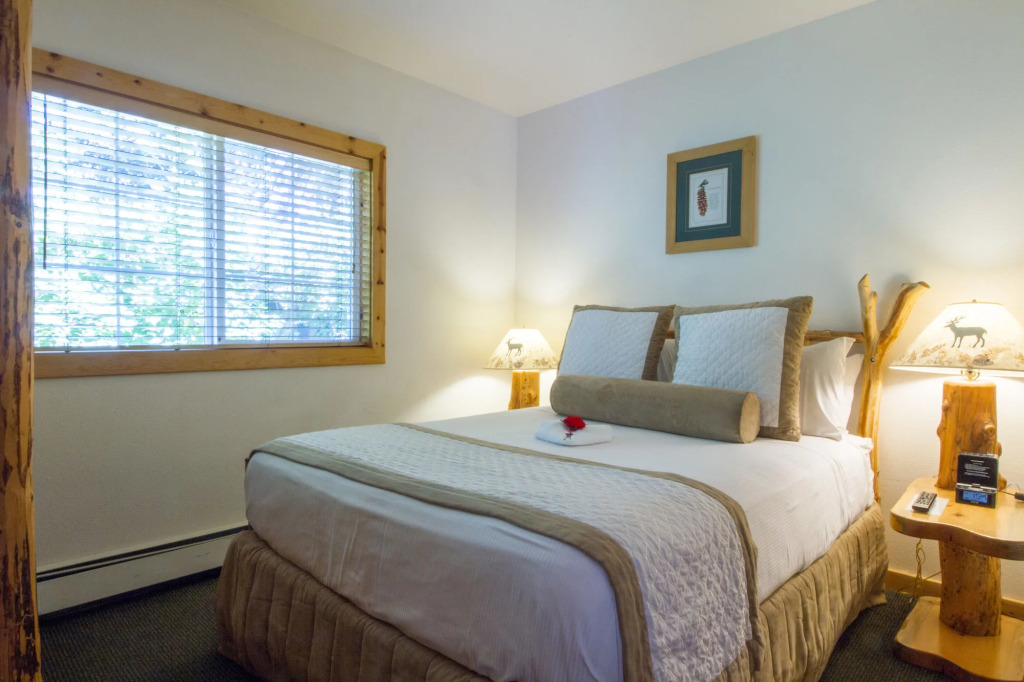 Red Wolf Lakeside Lodge