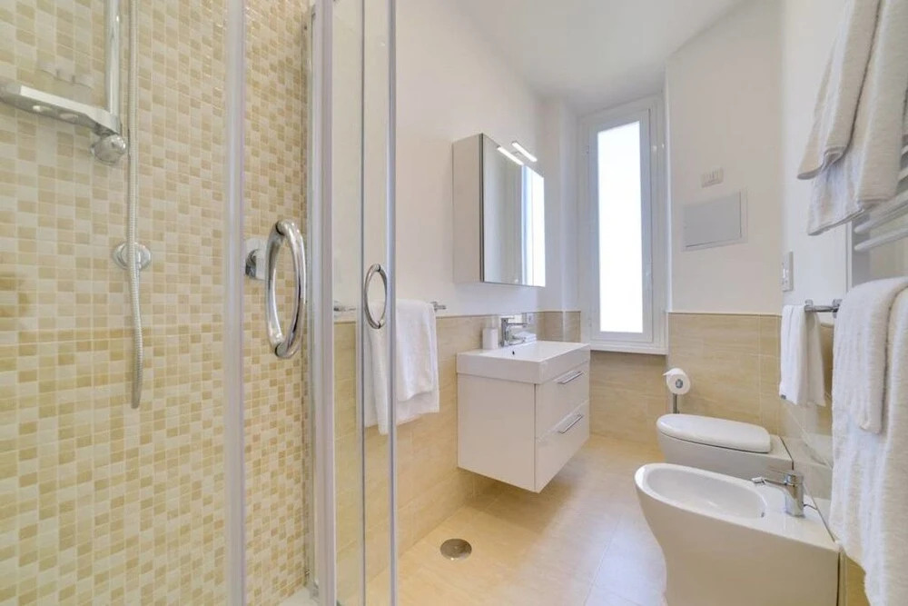 Luxurious 2bed 2bath Apartment Near the Colosseum!