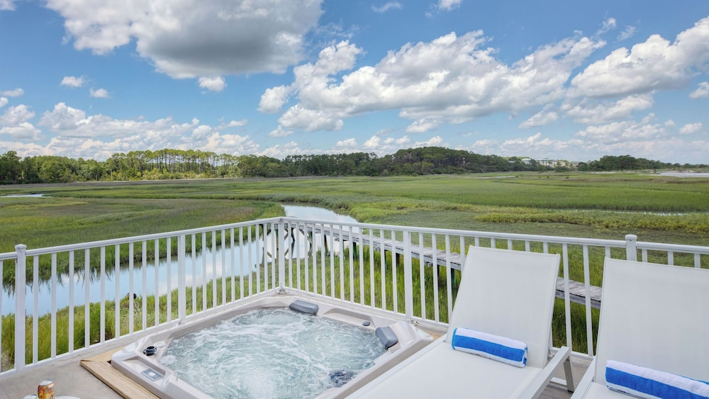 Sleeps 38 2 Homes, Steps to the Beach, Private Pool + Hottub, Game Room, Views