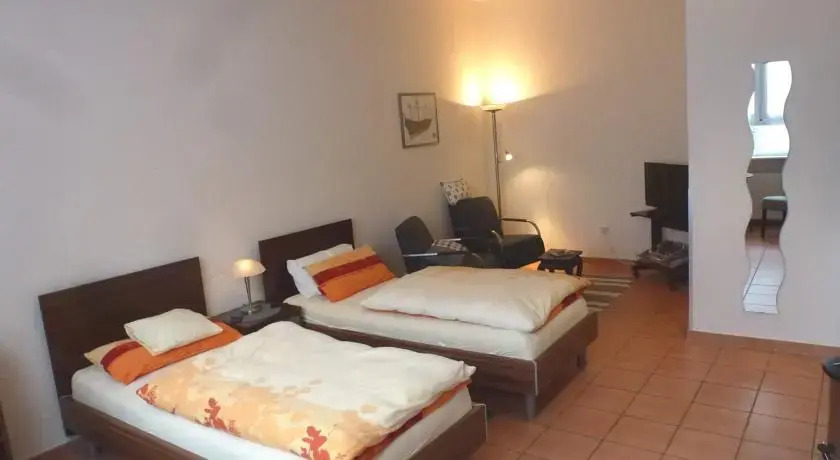Häusser Apartment+Zimmer