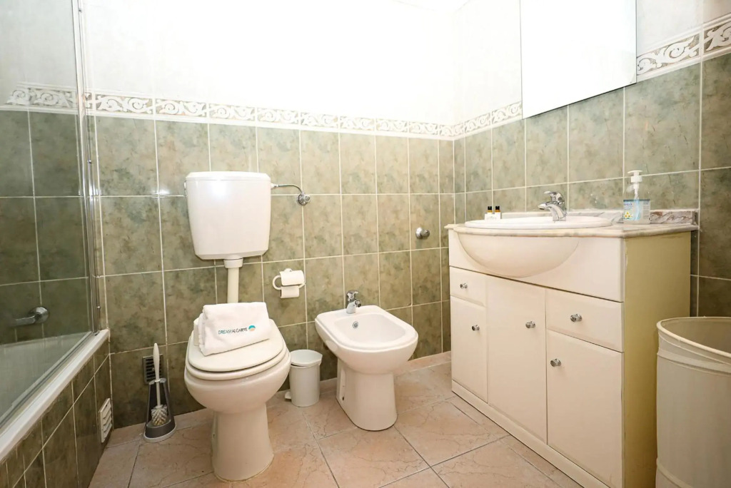 B63 - Corner Street Historic Center Apartment in Lagos