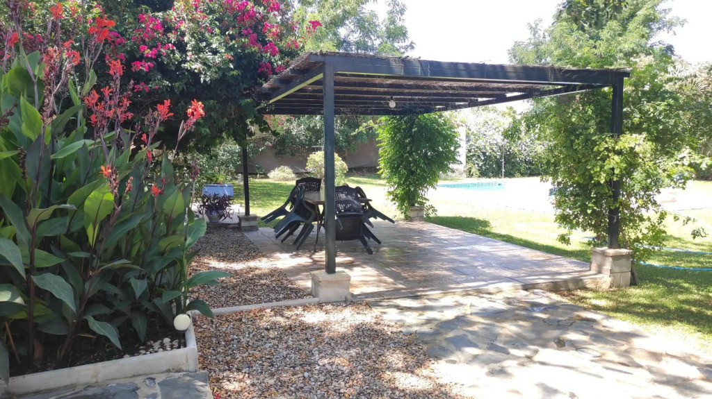 Chalet con piscina privada, natural y acogedor