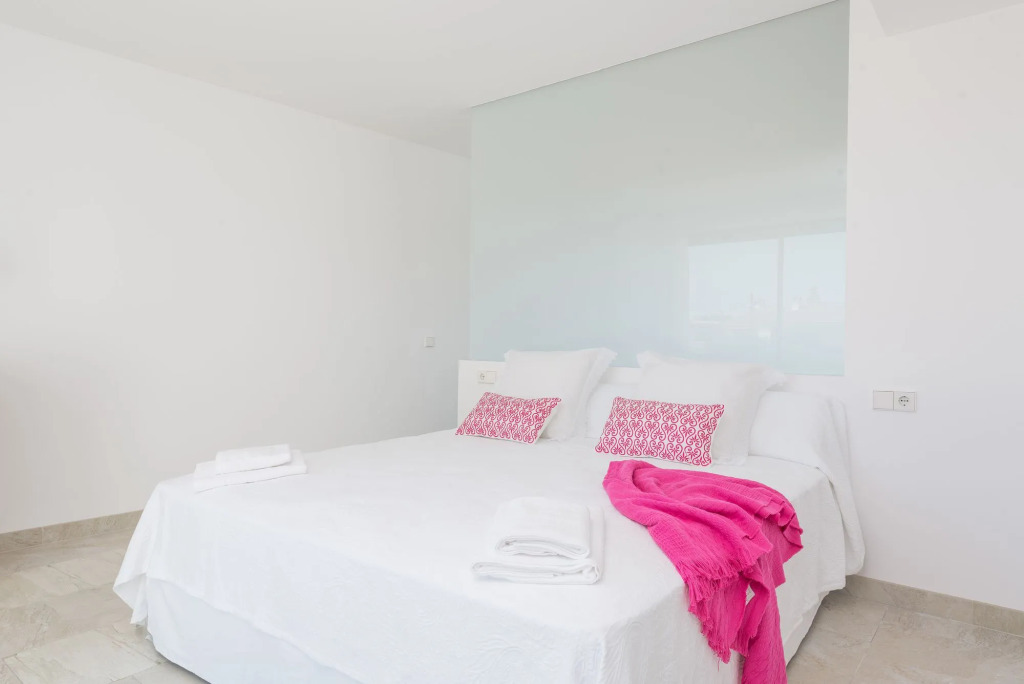 Villa Casa Marian for 8 with swimming pool, garden and close to beach