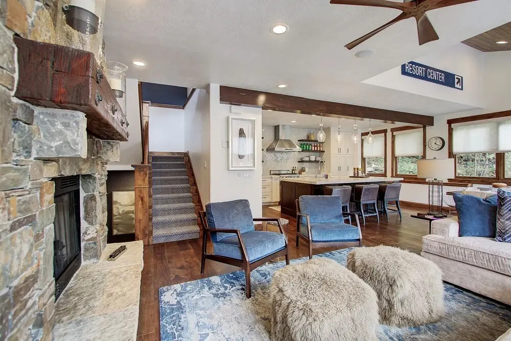 Modern 5bdr Right off Main Street w/ Hot Tub Main Street Escape by Avantstay