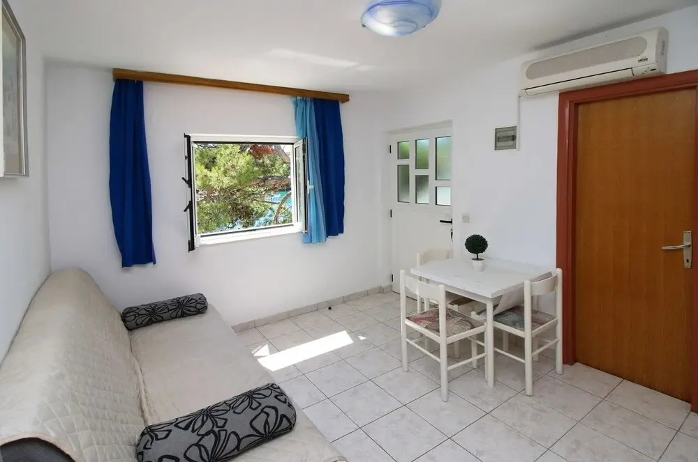 Elvi - Amazing Position & Parking - A1 Mali