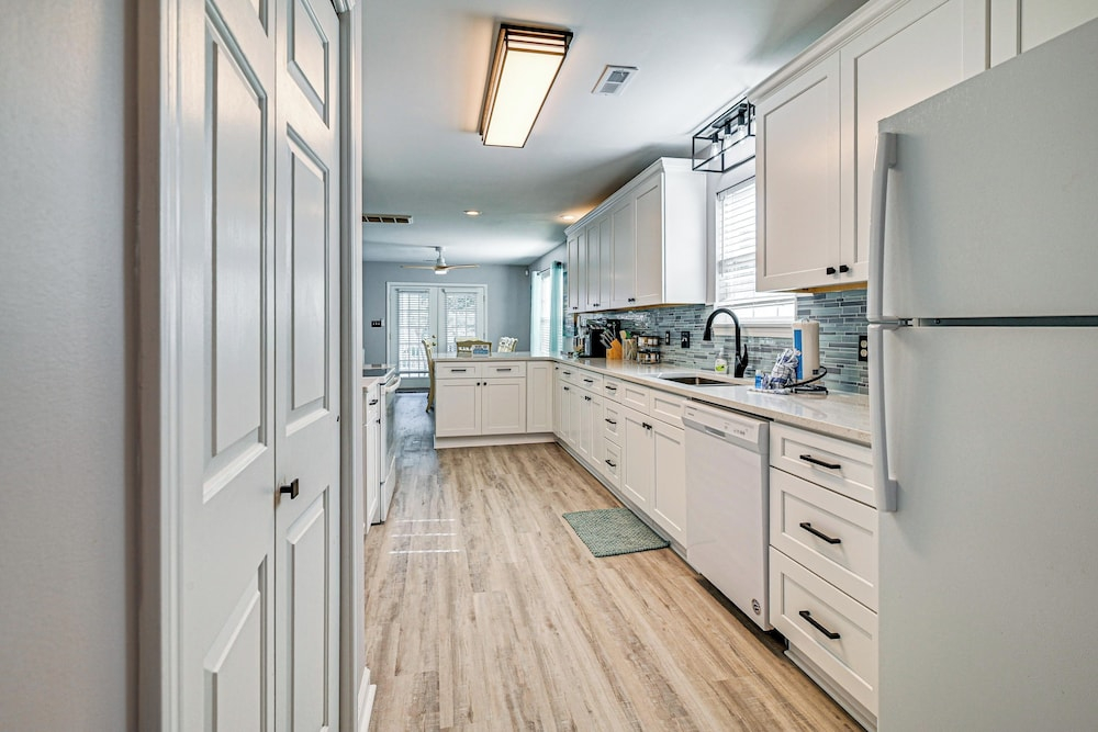 Walk to Ocean: Surfside Beach Gem w/ Private Pool