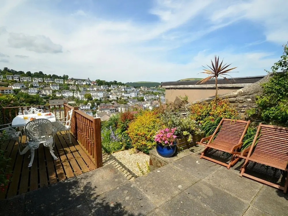 Spacious, Bright Holiday Home With a Superb View of the Hilly Surroundings