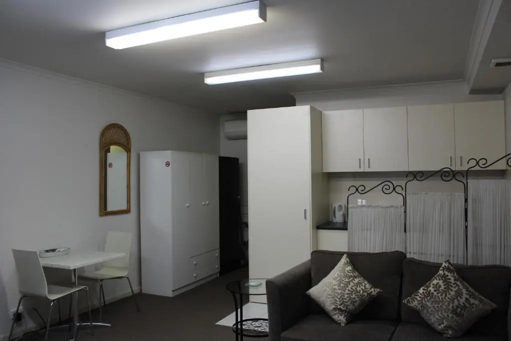 Box Hill Studio Apartment 2