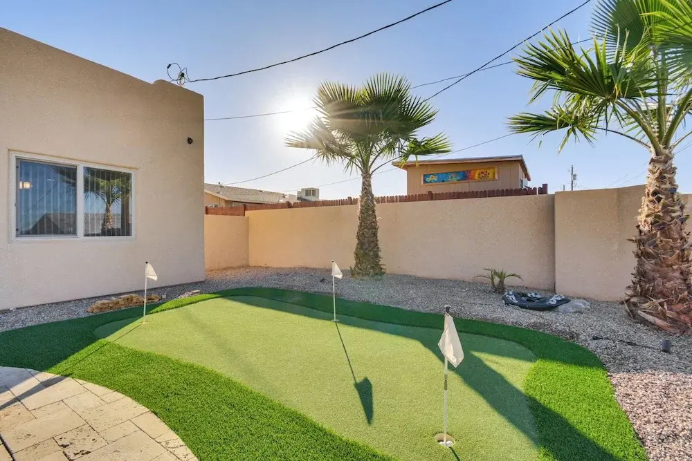 Putting Green & Mtn View: Lake Havasu City Home!