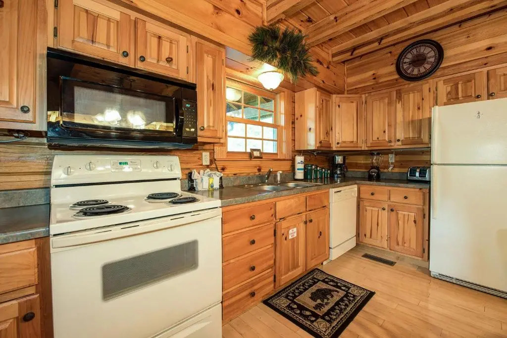 Return To Me, 3 Bedrooms, Sleeps 9, Pool Table, Hot Tub, Gas Fireplace