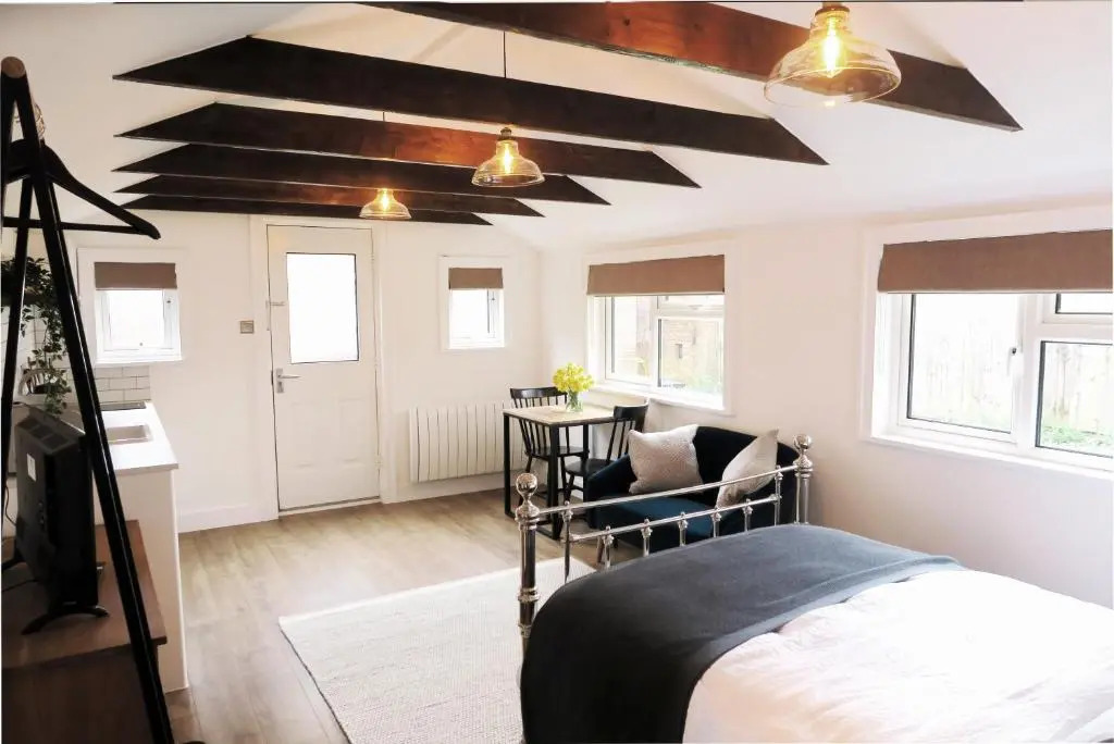 The Annexe - Private, Self-Contained with Parking (Adults Only)
