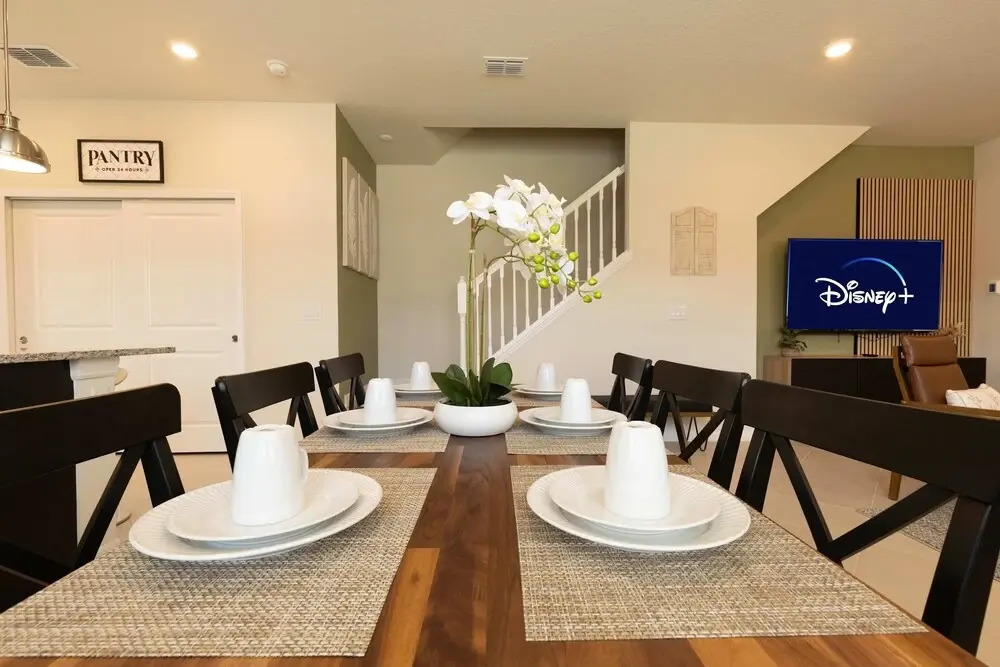 Family Friendly 5BR Home Pool Patio Room for 10