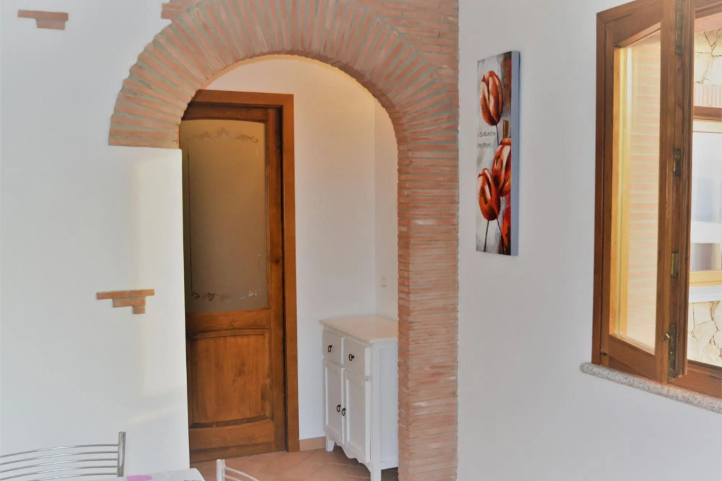 Two semi-detached houses in the immediate vicinity, for a total of three apartments on a 5-acre lot.-Villetta Zuccale 3