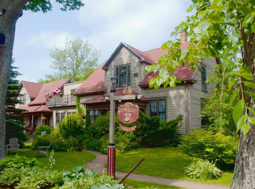 Shipwright Inn