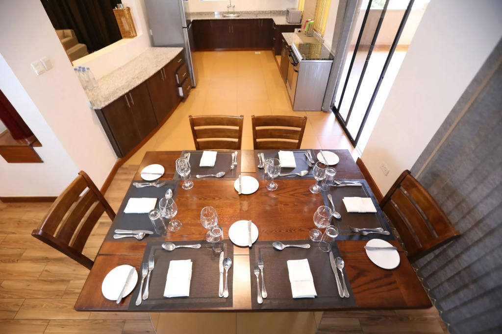 Bidwood Suite Hotel, Opposite Sarit Centre