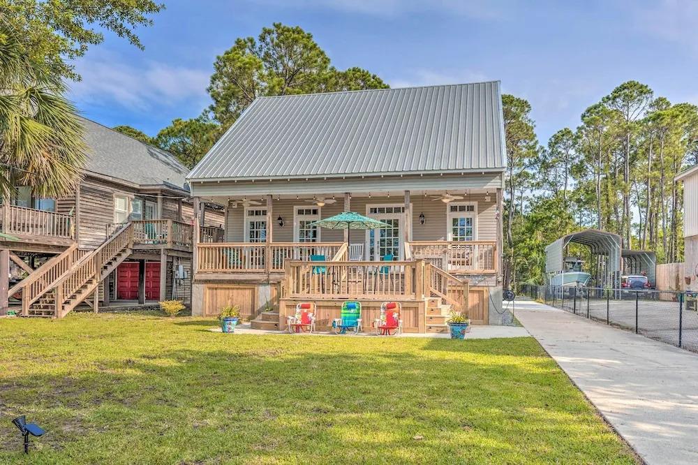Stunning Views & Waterfront Fun: Aloe Bay Home