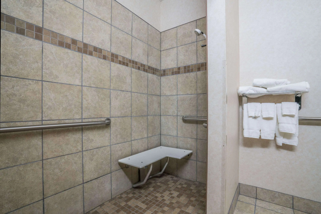 Days Inn by Wyndham Fargo Casselton Waterpark