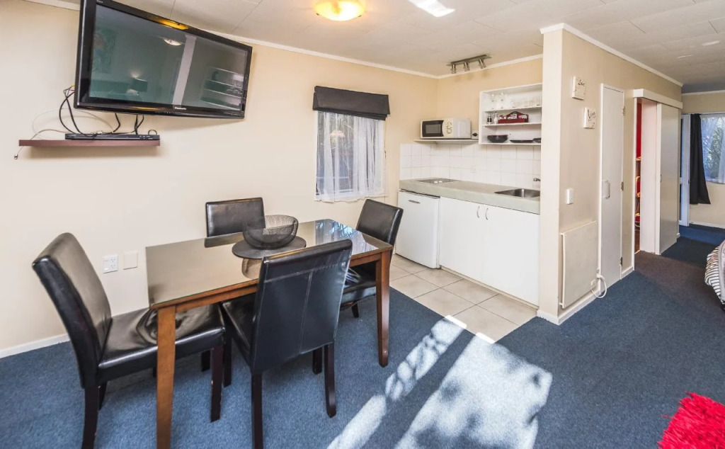 Anndion Lodge - Backpacker