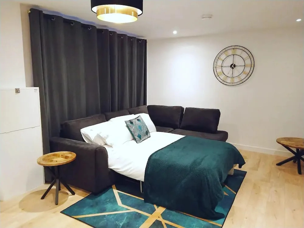Stunning Modern Christchurch Town Centre Apartment