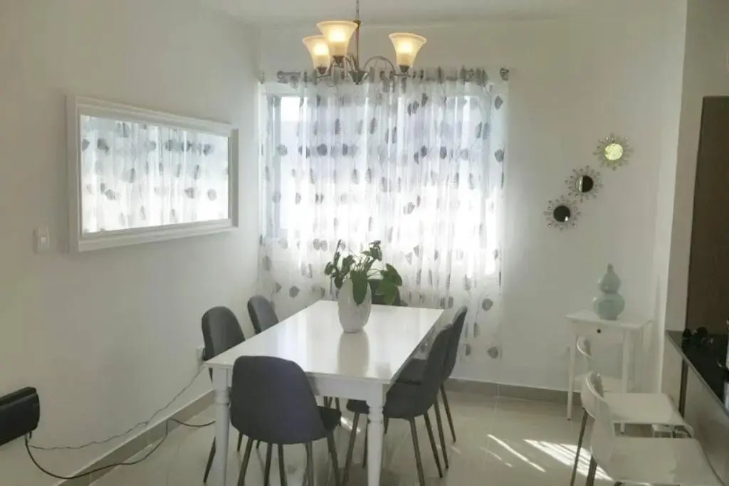 Moderno Apartamento 3/2, Wifi, cable, Netflix, A/C